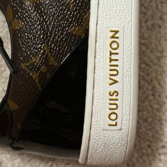 These shoes are new, they are in their box. - Picture 6 of 8